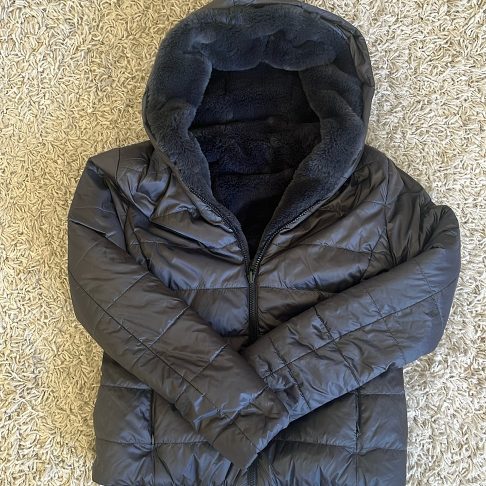 Reversible jacket, great condition, beautiful blue color.